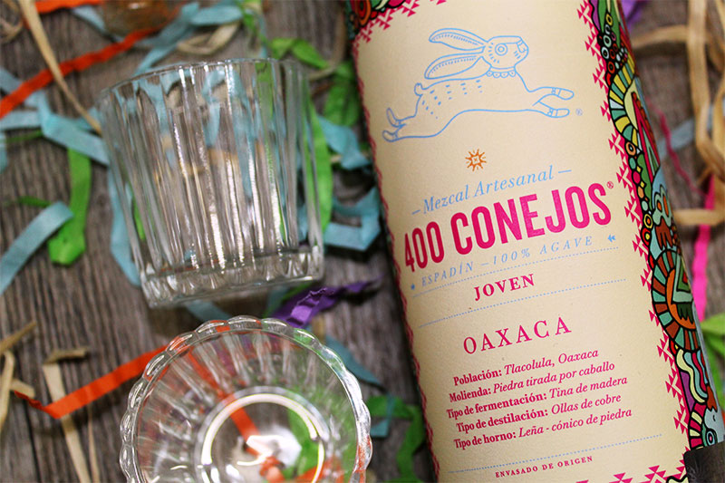 Arte y misticismo en la botella de 400 Conejos por Cocolvú